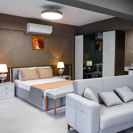 Pier21 House Aparthotel 4*